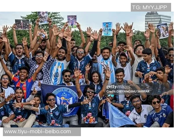 梅西孟买活动获赠印度风格画像与安东内拉共庆浪漫时刻