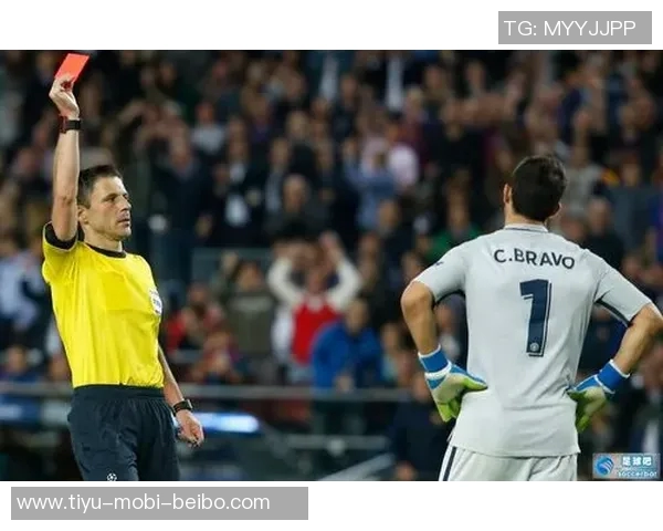 费尔明回乡参加巴萨球迷协会成立活动与球迷亲密互动签名留念 费尔明回乡参加巴萨球迷协会成立活动与球迷亲密互动签名留念