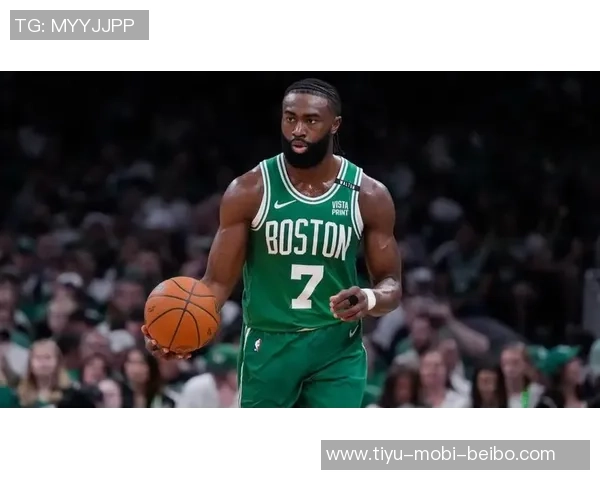 杰伦布朗半场表现抢眼13投6中贡献14分助力球队稳定火力